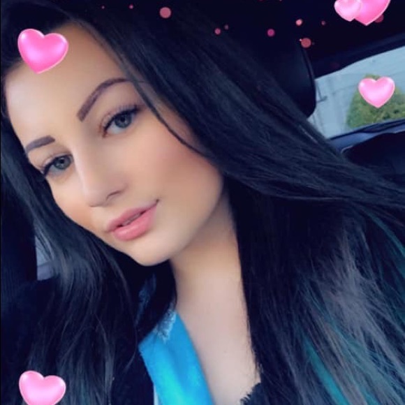 Meet your Posher, Gianna - Picture 4 of 6